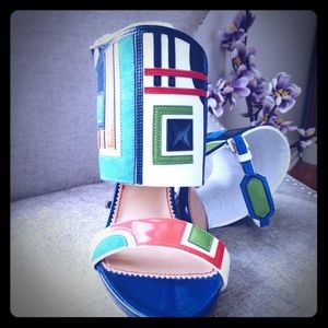 DSQUARED2- never worn!!